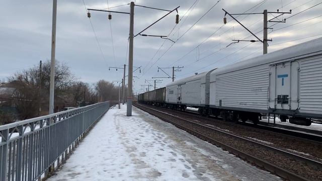 Электровоз ВЛ80С-1935/758 С грузовым поездом смотреть онлайн