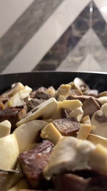 Язык с грибами в сливках. смотреть онлайн