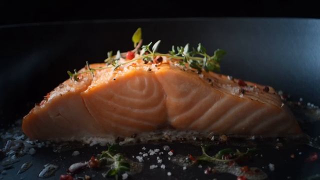 Siemens häll med inbyggd köksfläkt – framtidens matlagning - TV 10" смотреть онлайн