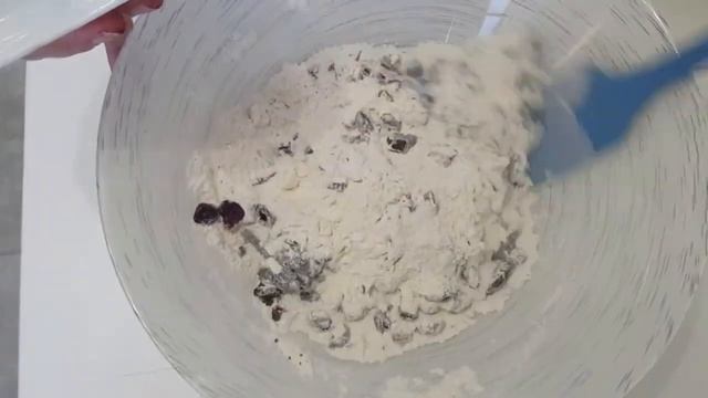 Маффины с шоколадом и клюквой Muffins with chocolate and cranberries смотреть онлайн