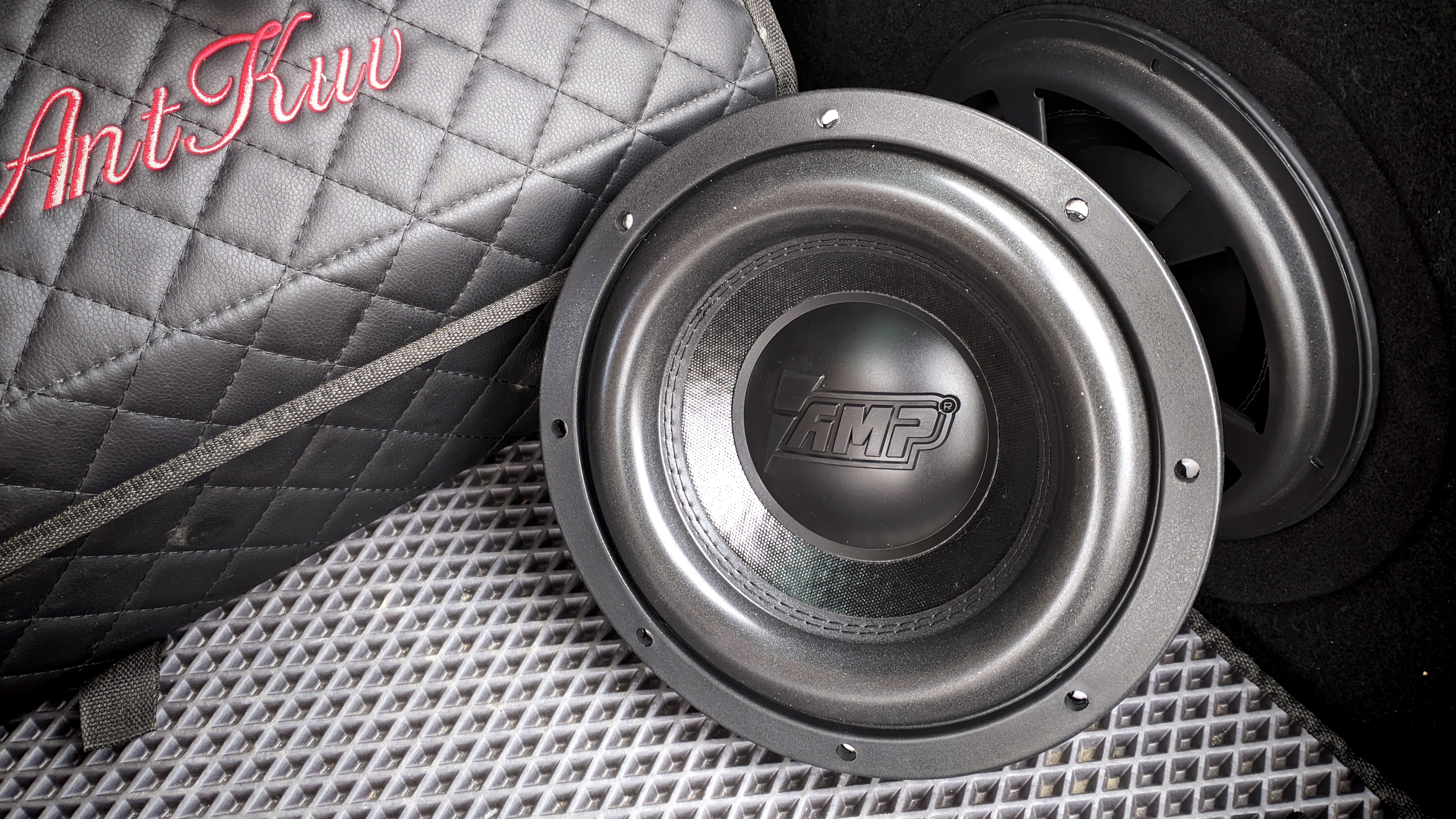 Обзор сабвуфера AMP MASS 500 10D2