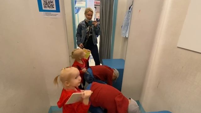 Проходим медосмотр/в поисках школьной обуви смотреть онлайн