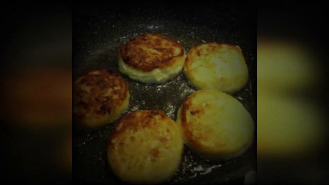 Как приготовить Творожные сырники с ягодным соусом