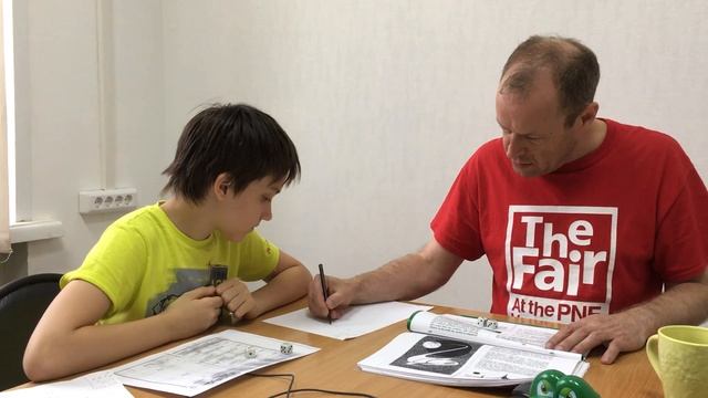 Отрывок занятия ребенка с иностранным преподавателем, ИНТЕРЛЭНГ смотреть онлайн