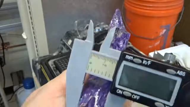 Часть 1. Выбор заготовки (нефрит, чароит) для каменного ножа смотреть онлайн