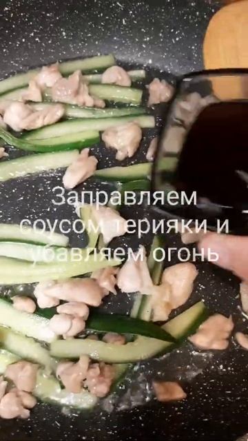 Готовим дома легко и быстро. Тёплый салат. Простой рецепт. Готовим вкусный салат за 5 минут. смотреть онлайн