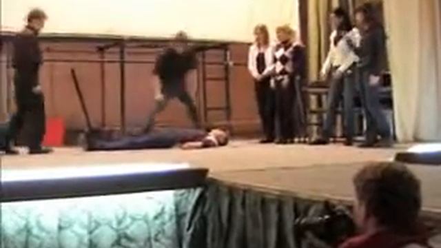 С юмором о женской самообороне смотреть онлайн