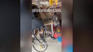 Зарядная станция ZEEKR: Как разобрать для замены провода питания.
