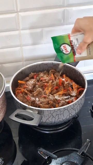 Гуляш из говядины / Вкусный и простой рецепт #рецепты #гуляш #shorts смотреть онлайн