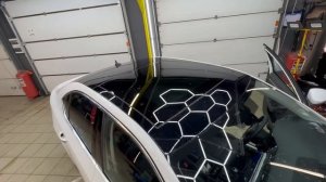 Черный полиуретан на крыше шокирует, он как стекло!