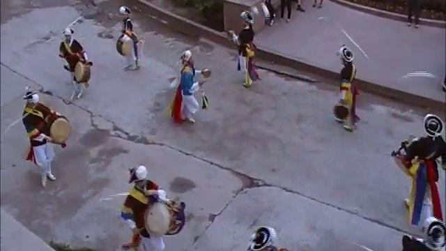 원광 사물놀이반(Группа самульнори «Вон Гван») смотреть онлайн