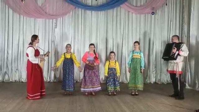 Детский ансамбль народной песни «РадуШка» - «Балалайка три струны» смотреть онлайн