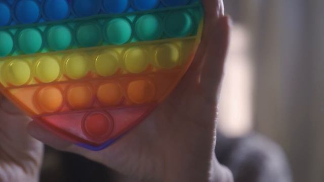 ASMR 脳神経を刺激して不眠を解消💤 5分で寝落ち / 顔、頭皮のブラッシング、光を目で追う、耳掃除など смотреть онлайн