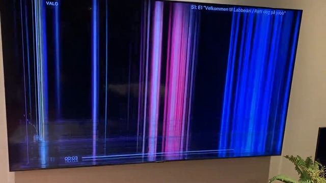 Defekt SAMSUNG 82" 4K LED TV UE82TU8005KXXC смотреть онлайн