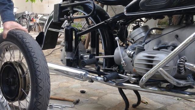 BMW R51/3 Rear Drive Oil Leak Repair смотреть онлайн