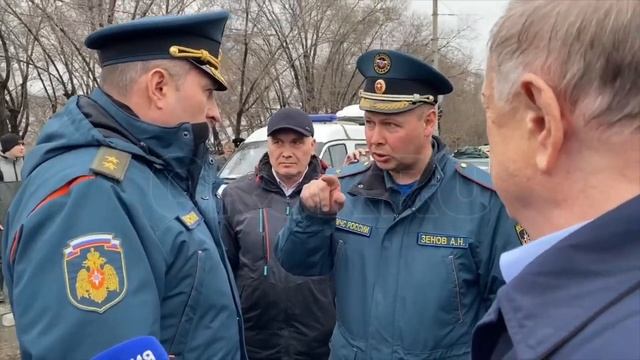 Глава МЧС России Куренков работает на площади Гагарина смотреть онлайн