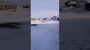 Таймырская девушка поет песню Виктора Цоя. На якутском языке.