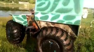 Испытание на воде болотохода переломки.