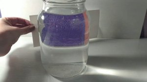 Эксперимент. Софья-Николь проводит опыт. Начальная физика. Преломление лучей света.