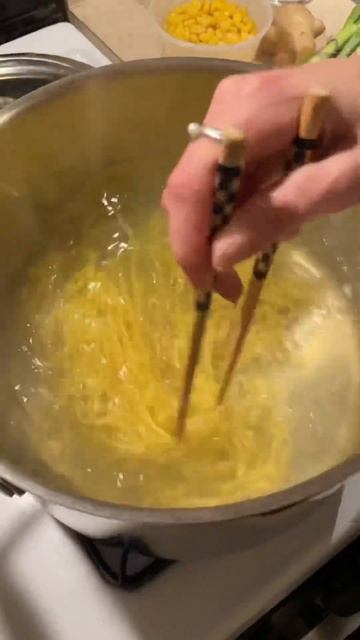 Miso corn ramen 🌽🧈 entire recipe linked in bio! #sapporo #cornramen #ramen #cooking #shorts смотреть онлайн