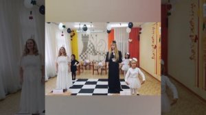 Совместное выступление с детьми "Танец шашечных дам и шашек"