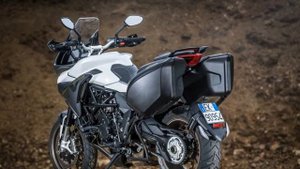 MV Agusta Turismo Veloce 800 Lusso, Yamaha Tracer 900 ABS GT - Prova Comparativa, Opinioni e Foto .