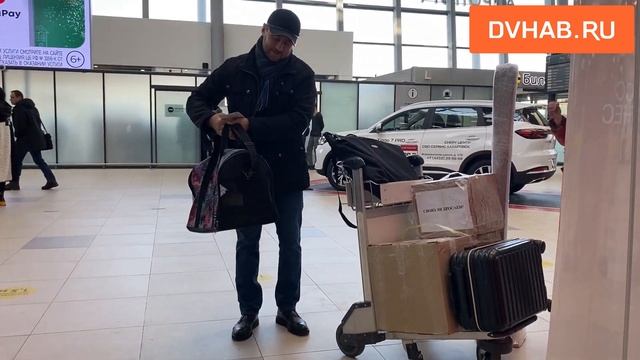 Краевые депутаты доставили кота погибшего офицера его девушке смотреть онлайн