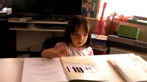 13. Пение гаммы с ручными знаками на уроке сольфеджио с ученицей 4х лет