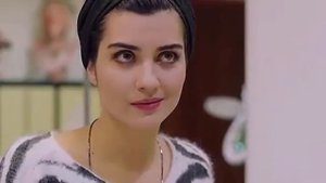 Энгин Акюрек очень разозлился, когда увидел Тубу Бюйюкюстюн со своей новой девушкой!