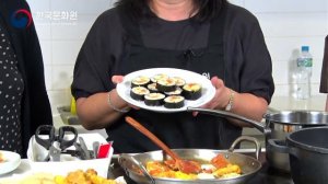 Learn how to make 떡볶이(Tteokbokki) and virtually taste some Korean street foods!