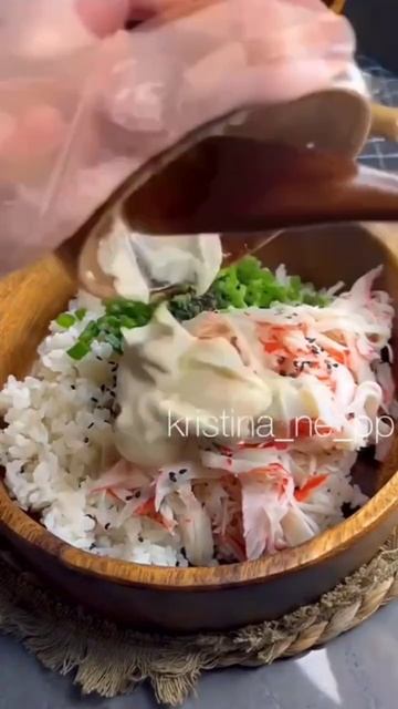 ЛЕНИВЫЕ РОЛЫ ЗА 10 МИНУТ🤩🤩🤩 #вкусно #готовка #ролы #рецепты #shorts смотреть онлайн