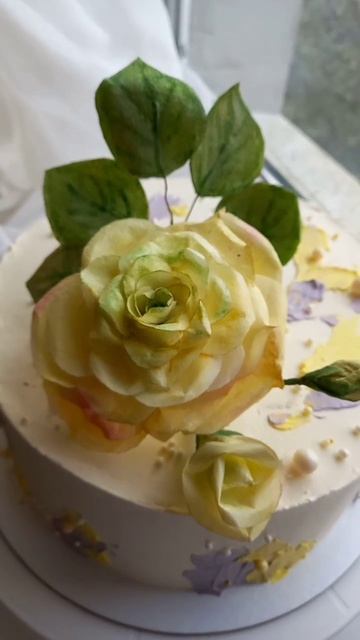 Тортик желтые розы #cakes #shorts #торты #шортс #rose смотреть онлайн