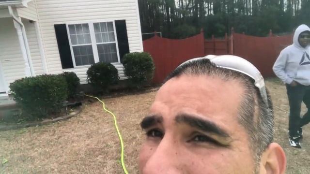 How to pressure wash a vinyl house. Basic pressure washing tips #pressurewashing #housewash