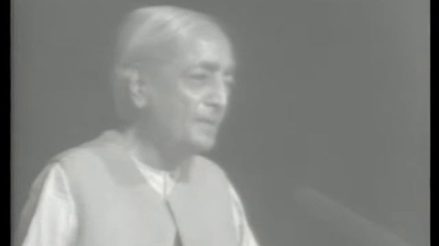 J. Krishnamurti - Madras 1982/83 - Public Talk 4 - Remaining with the challenge of sorrow смотреть онлайн