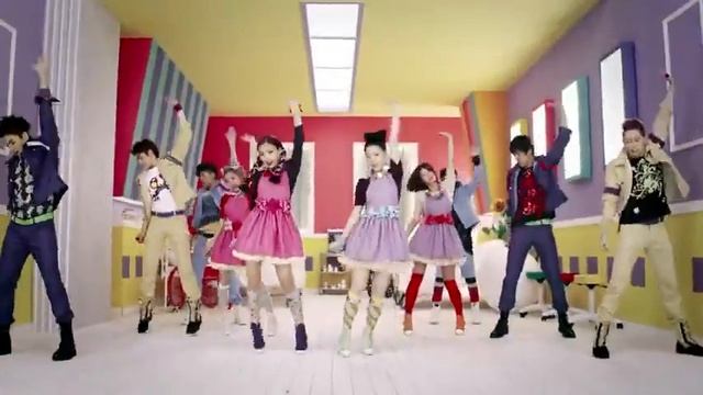 Японский клип, начало так себе но дальше... смотреть онлайн