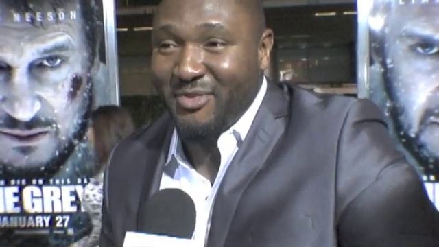 Nonzo Anozie Interview at 'The Grey' Premiere смотреть онлайн