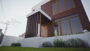 Красивый белый дом