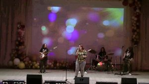 Группа "5 -ая четверть" поет Ульяна Чернушевич