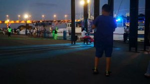 Саратов. Лето. Набережная. Канал "Я Легенда" представляет прогулки, экскурсии по набережной.