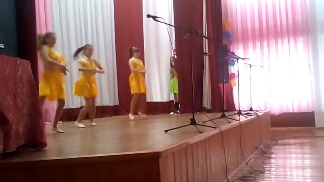 Танец под песню Leon on. От 7-В смотреть онлайн