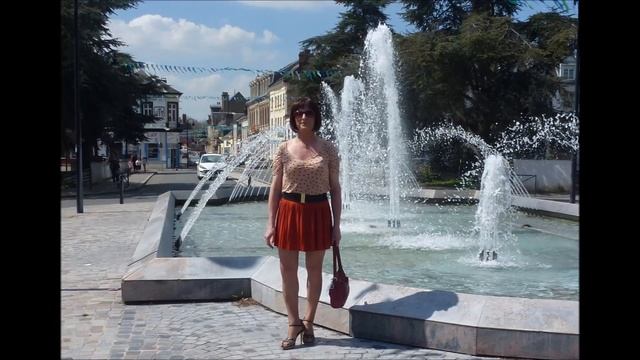 Crossdresser in public with red pleated mini skirt and high heels смотреть онлайн