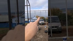 Сделан фундамент, сварен металлический каркас. Такой каркас нам сказал строитель - надёга!