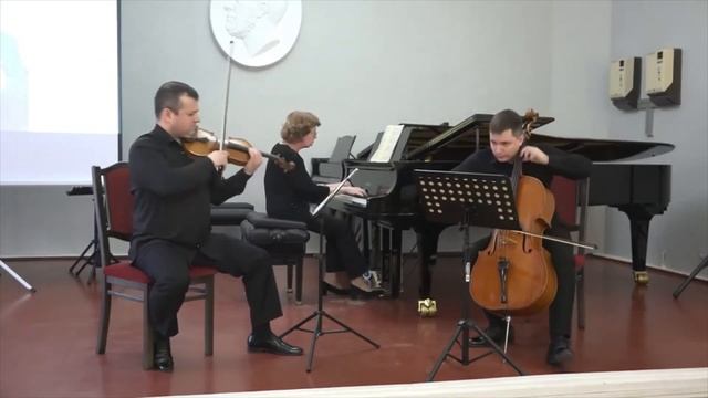 Арно Бабаджанян. Трио fis-moll, 1 и 2 части. смотреть онлайн