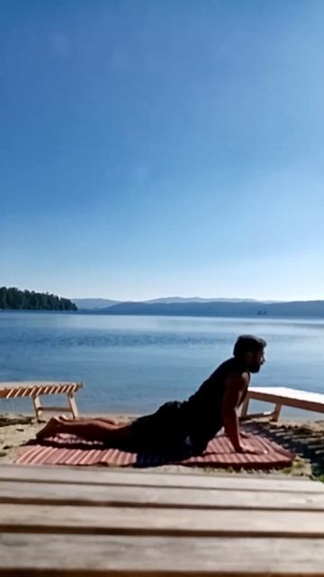 Йога на озере Тургояк. Таймлапс. Плавность и растяжки. смотреть онлайн