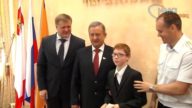 О церемонии вручения паспорта гражданина РФ череповецким школьникам. ИМА Череповец, 10..06.2015