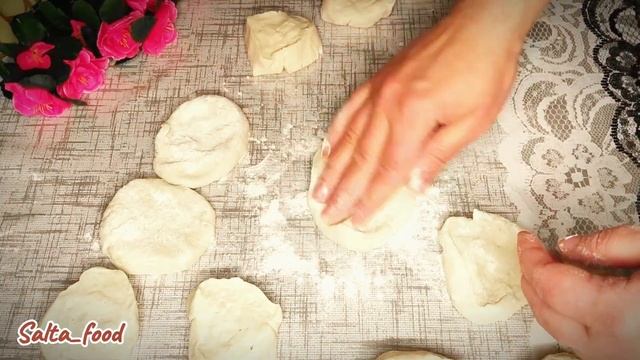 ЛЕПЕШКИ С ТВОРОГОМ И ЗЕЛЕНЬЮ. ПРОСТО И ОЧЕНЬ ВКУСНО.