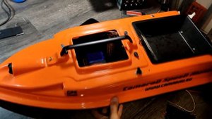 GPS автопилот UNIBOAT на кораблике Camarad Speed Mono