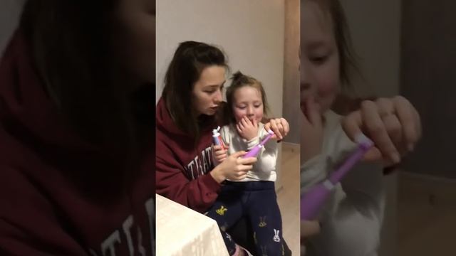 Обзор Электрическая зубная щетка смотреть онлайн