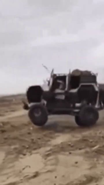 Запасное колесо до последнего выполняло свои функции😂 краткое описание русской армии... смотреть онлайн