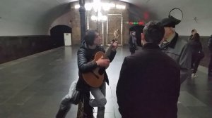 Уличный музыкант в Тбилисском метро. Samir Savchuk. ნათელში ამყოფოს მისი სული უფალმა.